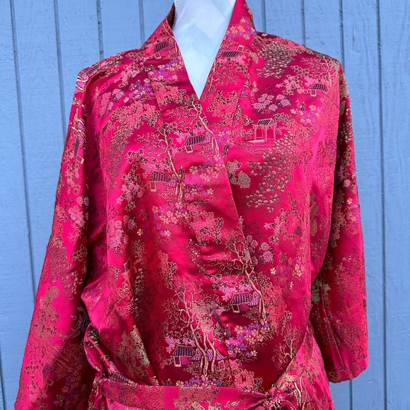 Red Asian Style Wrap Robe - Picture 4 of 10